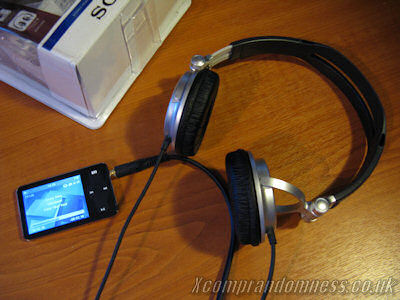 Headphones with the Mini Meizu Player