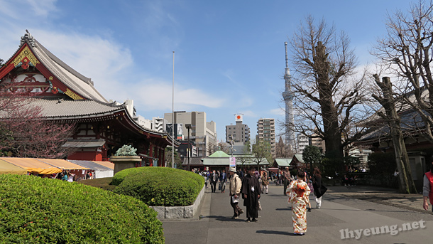 Sensoji with Tokyo Skytree in the background.