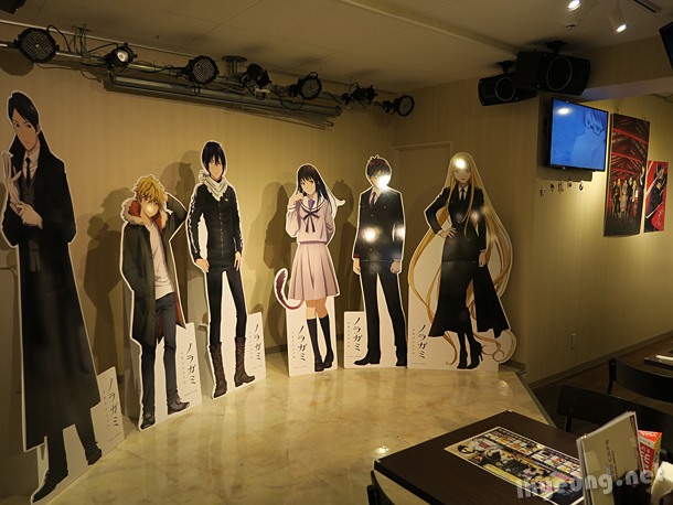 Noragami character stands.