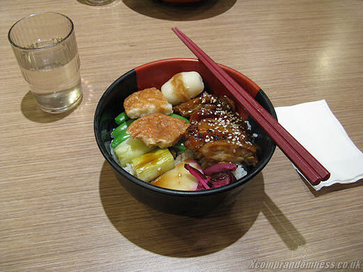 Chicken rice and some other side dishes I can't remember...