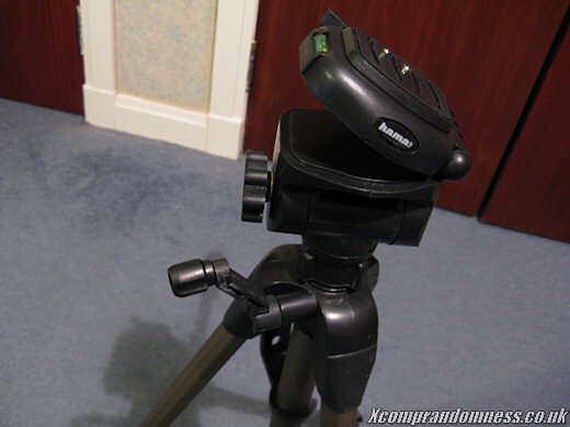 Tripod has spirit gauges.