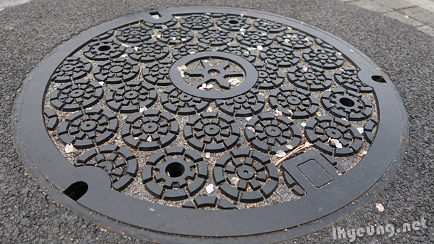 Manholes of Kyoto.