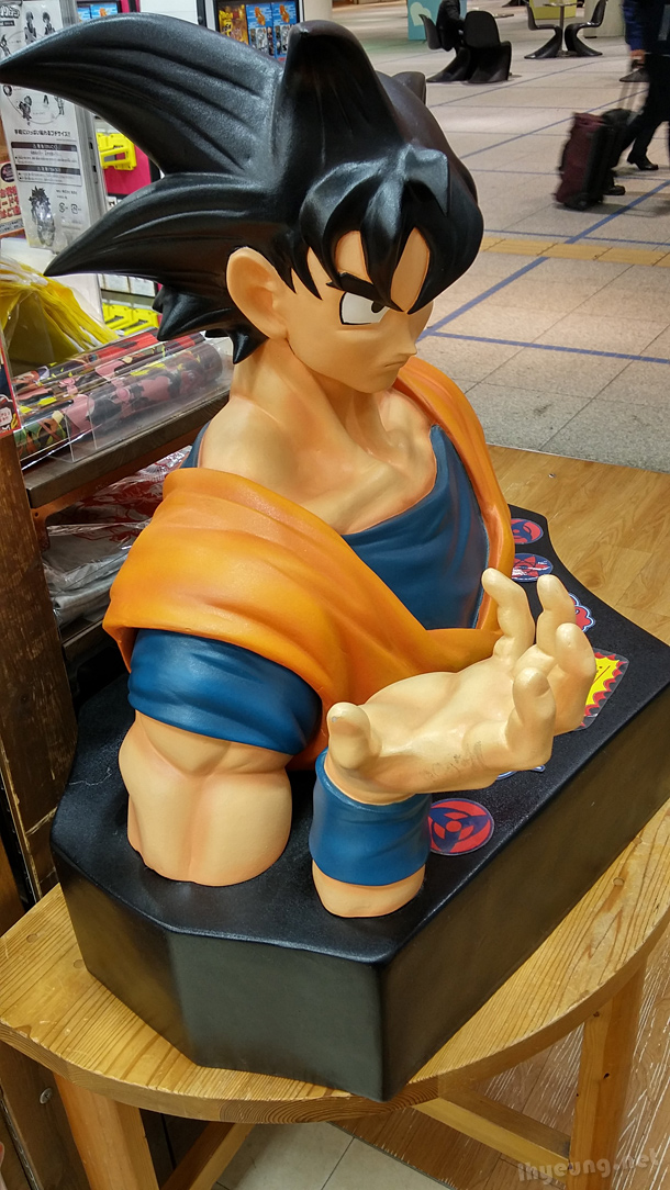 Giant sculptures of Goku, Luffy and Gintama characters