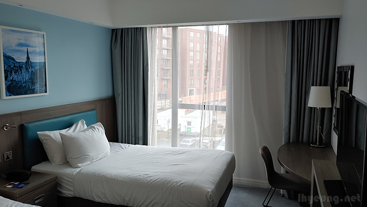 Nothing like watching construction workers. Nothing like watching construction workers.