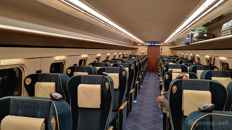 Hakutaka train Green carriage. Hakutaka train Green carriage.
