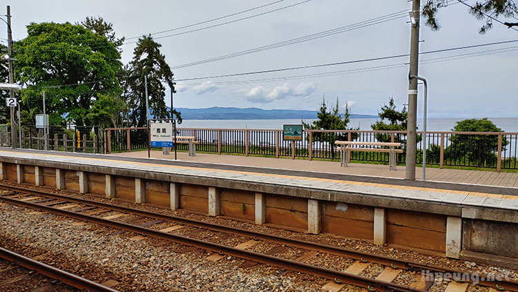Coastal view greets you at Amaharashi like in Enoshima.