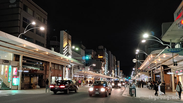 Streets of Karasuma at night.