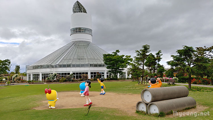 Mystery tower beyond the Doraemon gang. Mystery tower beyond the Doraemon gang.