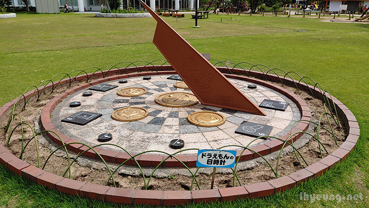 Doraemon themed sundial. Doraemon themed sundial.