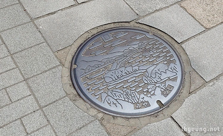 Manholes in Japan decorated as always.