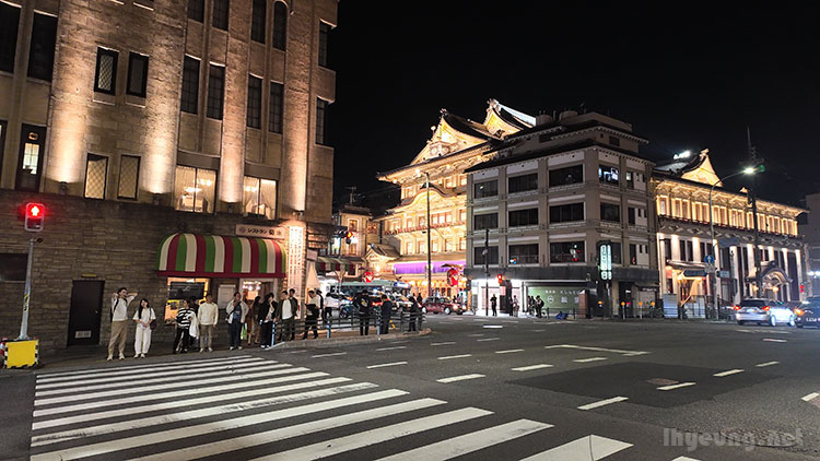 Outside Minamiza Theatre where I got lost during my first trip.