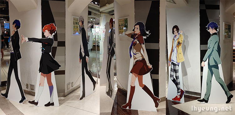 Persona character stands inside Atre. Persona character stands inside Atre.