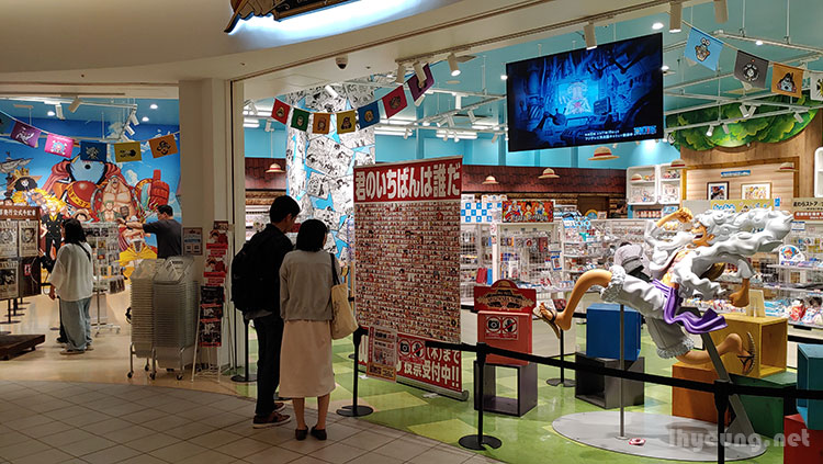 Odaiba's Mugiwara Store was alive and well. Odaiba's Mugiwara Store was alive and well.