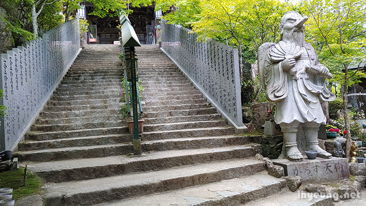 Nice Tengu statue.