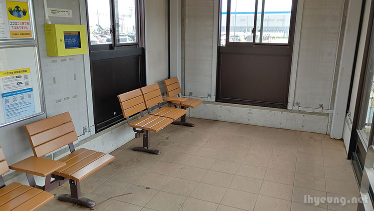 Old waiting area. Old waiting area.
