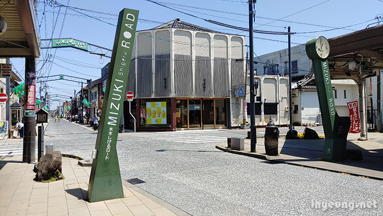 Mizuki Shigeru Road clocks. Mizuki Shigeru Road clocks.
