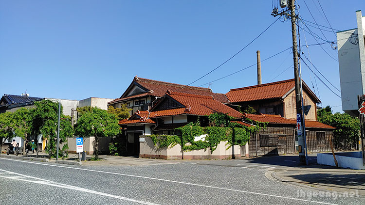 Bath house in the area? Bath house in the area?