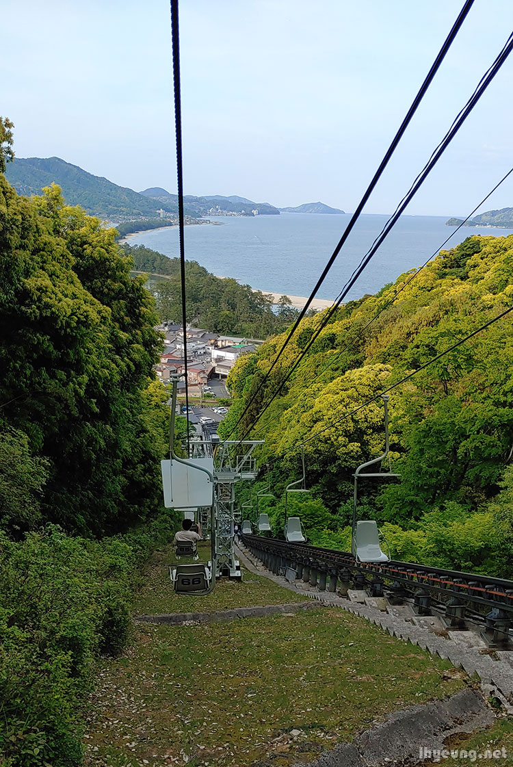 Chairlift down without safety belts.