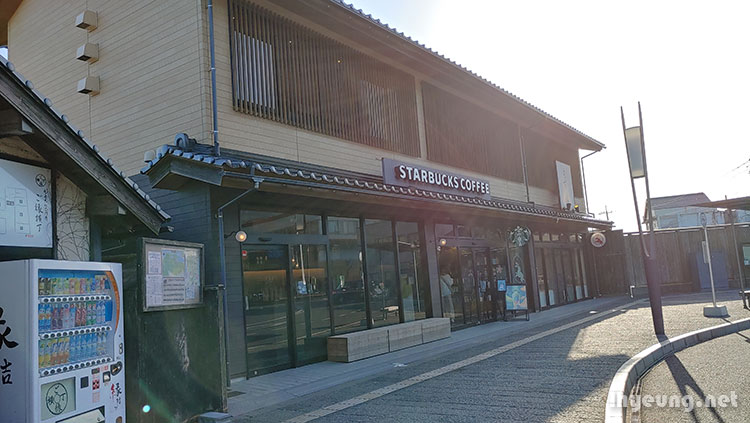 Starbucks at Izumo.