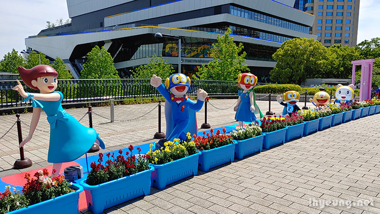 Esper Mami and other Fujio characters. Esper Mami and other Fujio characters.
