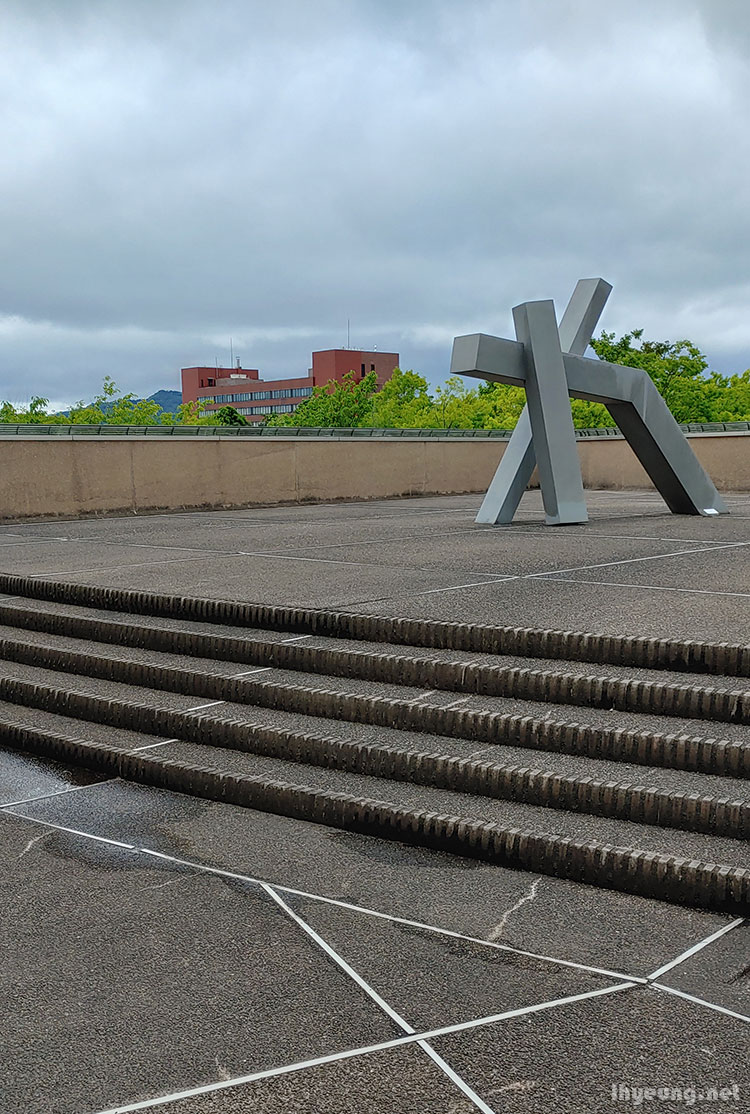 Outside terrace had some not so cheery sculptures. Outside terrace had some not so cheery sculptures.