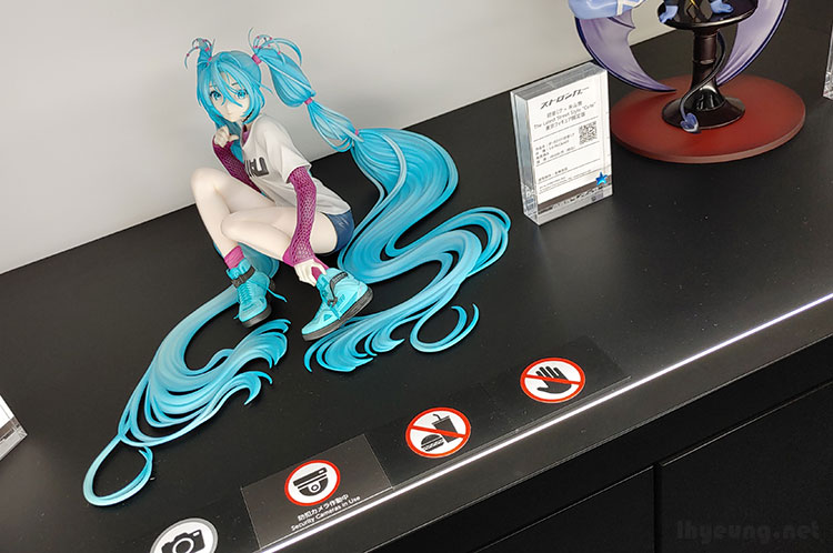 Street Style Miku by Mai Yoneyama