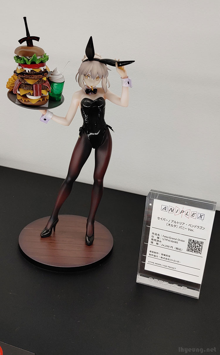 Bunny girl attire doesn't suit Saber... Nice food though.