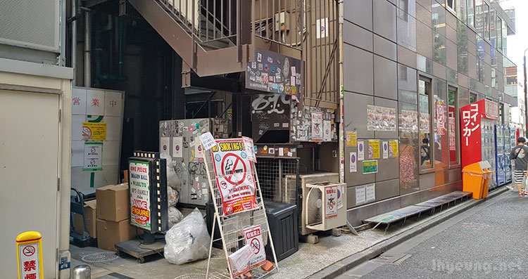 Secret alley.