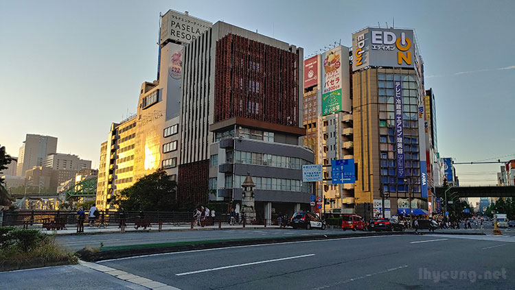 Nice sunset lighting in Akiba.