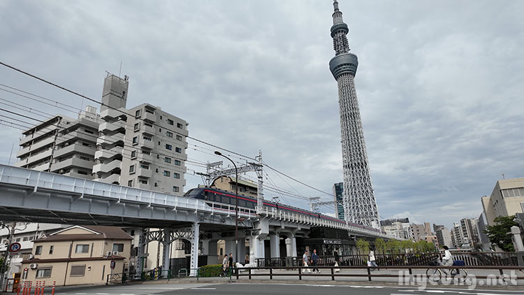 Train passing under Skytree.