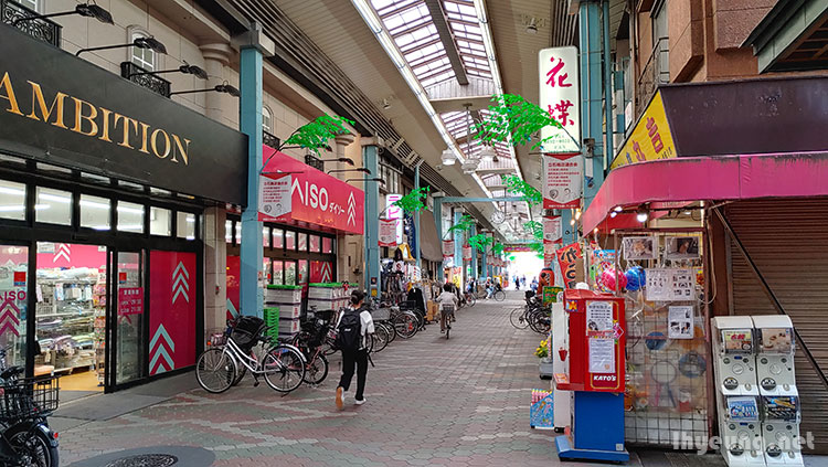 Shopping arcade in Katsushika, Tateishi.