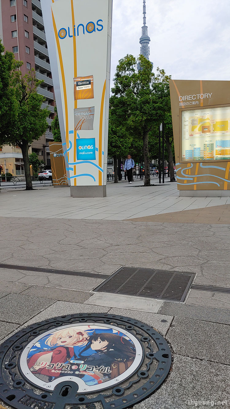 Lycoris Recoil on a manhole cover outside Olinas shopping centre.