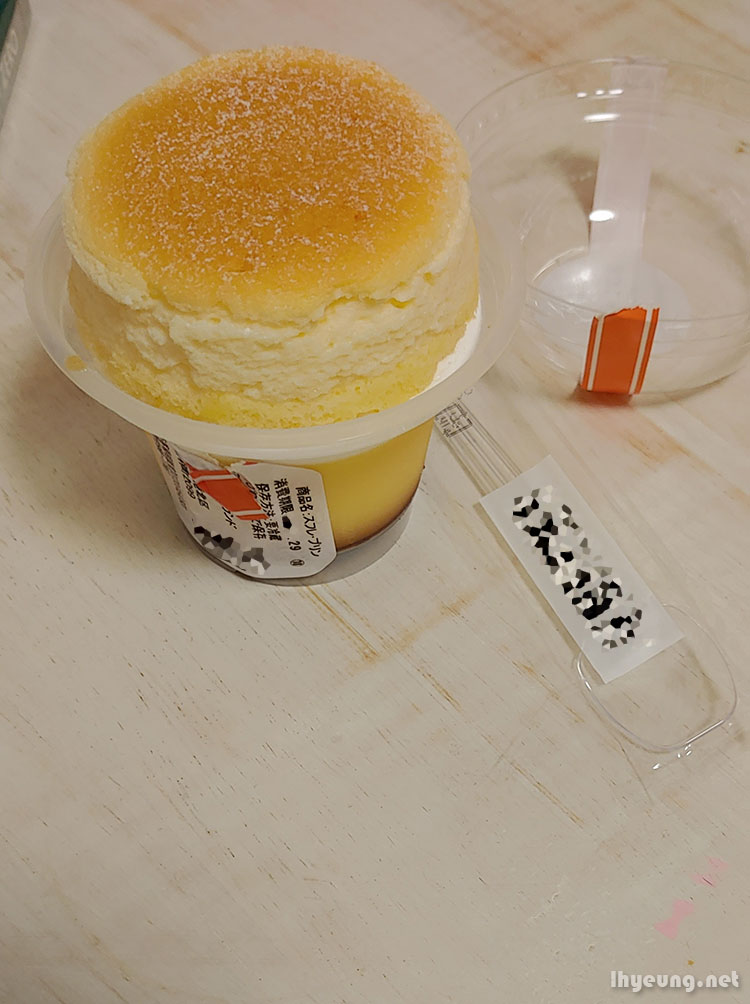 Famimart's souffle pudding is good.